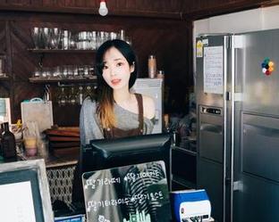 跟着Bambi(밤비)在酷热训练中畅游，高清写真的每一帧都是俏皮与韧性！