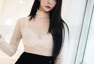 看看Bomi(普美)的牛仔裤私拍，图包里的每一幕都在悄悄展开