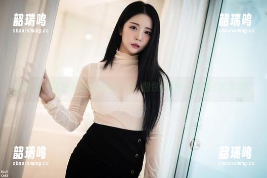 看看Bomi(普美)的牛仔裤私拍，图包里的每一幕都在悄悄展开