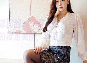 Feilin嗲囡囡 – 一照成名，看看还是陈梵妮的裸足美图，真是个幸运儿！