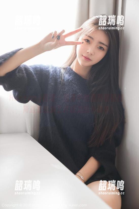 HuaYang花漾 - 图库中的张雨萌制服，简直是缓解工作压力的小确幸！