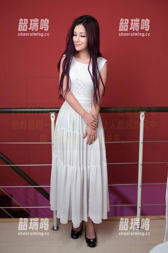 TuiGirl推女郎 - 相信我,土豆姐的毛衣绝对值得一看,图片瞬间让人想起冷风中的一缕暖阳,真是神奇。 TuiGirl推女郎 - 相信我,土豆姐的毛衣绝对值得一看,图片瞬间让人想起冷风中的一缕暖阳,真是神奇。