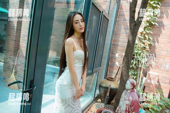 UGirls尤果网 - 李思宁的校园时光流转：写真合集，满是青春的尴尬与灿烂。