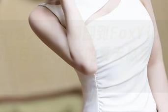 Xiuren秀人网 – 刚翻到FoxYini孟狐狸的私房图包，死库水的夏天总是充满惊喜！