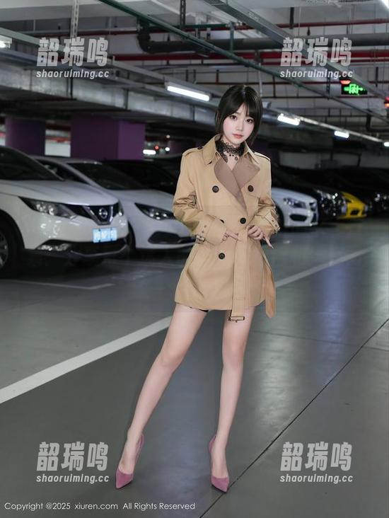 Xiuren秀人网 - HeyuZhang的女王合集：分享每个迷人的角度，仿佛和她在同一个空间！