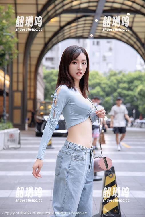 Xiuren秀人网 - 校园的真实与梦幻——叶初雪的套图分享，一图胜千言