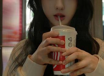 Xiuren秀人网 – 跟上妙可可Cheese的睡衣潮流，准备好下载这组美图了吗？心跳加速ing！