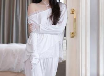 Xiuren秀人网 – 妮儿Bluelabel短裙图包：这不是短裙，这是短裙的魔力！