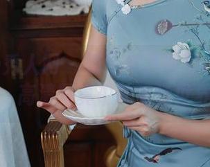Xiuren秀人网 – 奶牛与孟狐狸FoxYini，高清写真中的童话世界