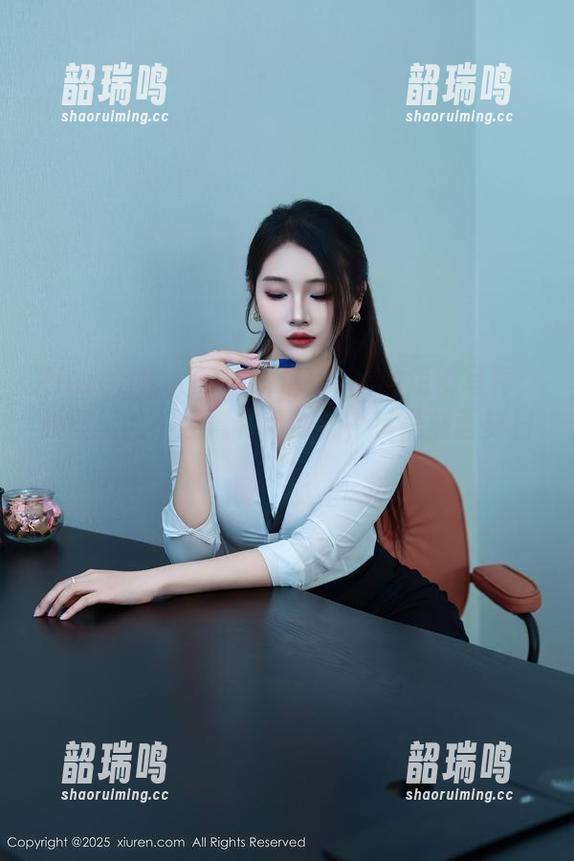 Xiuren秀人网 - 琳琳ailin的短裤写真：原图里的不经意和小心机，完美刻画夏日心情！