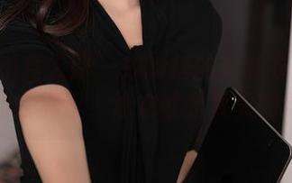 Xiuren秀人网 – 瑶啊摇的瑶泳衣合集：在她的世界里，泳衣就是夏天的灵药！