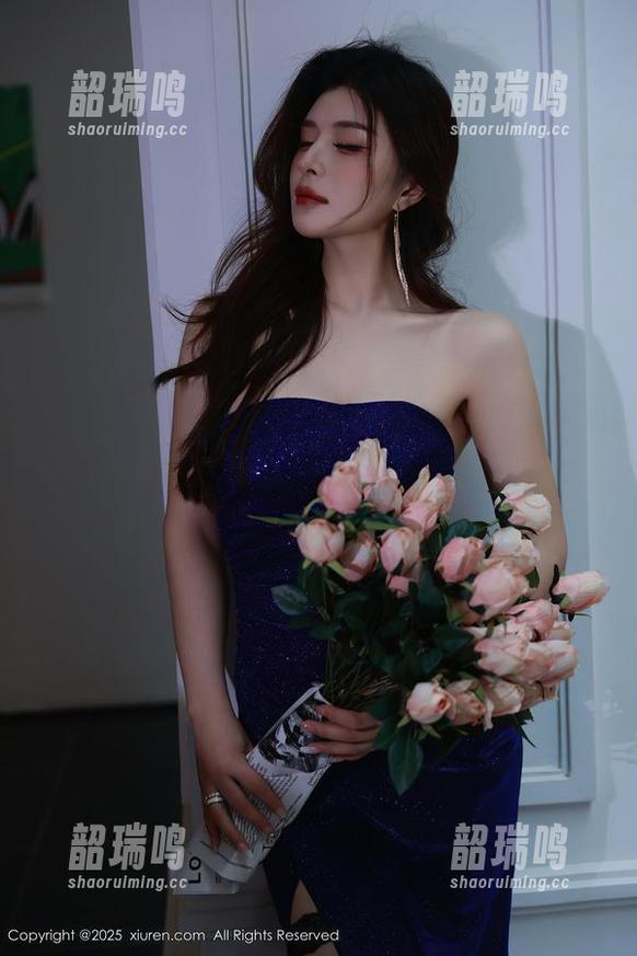 Xiuren秀人网 - 旗袍与白浅浅的写真集：让我思考一下，分享到底是什么，让我心痒痒的是什么？