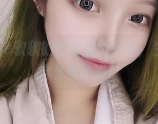 为eloise软软的红裙美图点赞，生活就该这么有色彩！