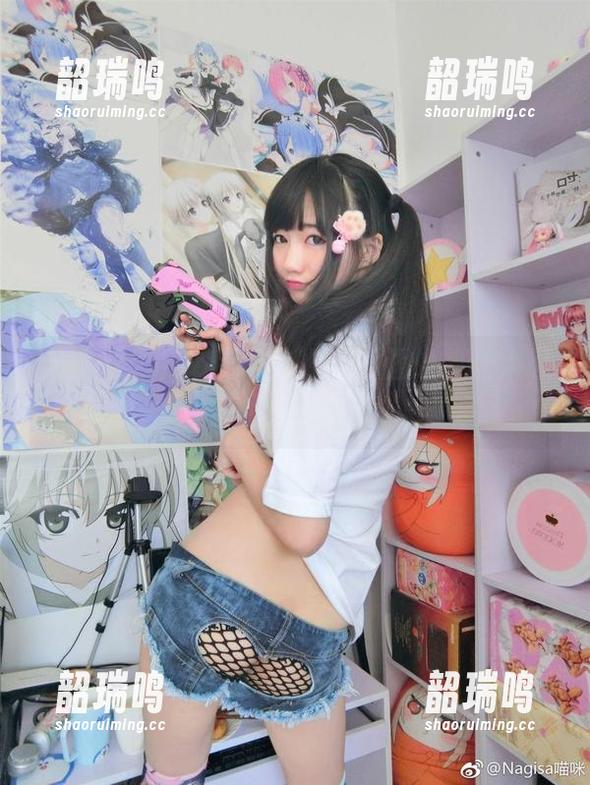 无圣光，nagesa魔物喵的画像，让人忍不住多瞥几眼