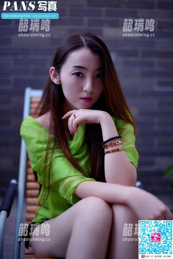 pans - 跟着妮妮的美足写真,一起探索那些不为人知的奇妙套图! pans - 跟着妮妮的美足写真,一起探索那些不为人知的奇妙套图!