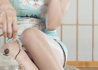 丽柜 – 心心的新作“灰丝”，这最新写真让我脑海里浮现出一些迷离的瞬间。