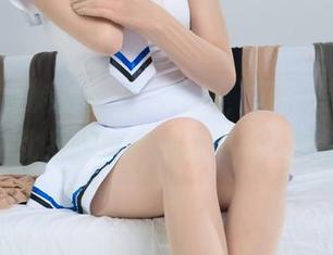 丽柜 – 王炜炜的白色图包，闪闪发光的瞬间，比我的小心心还要让人期待！
