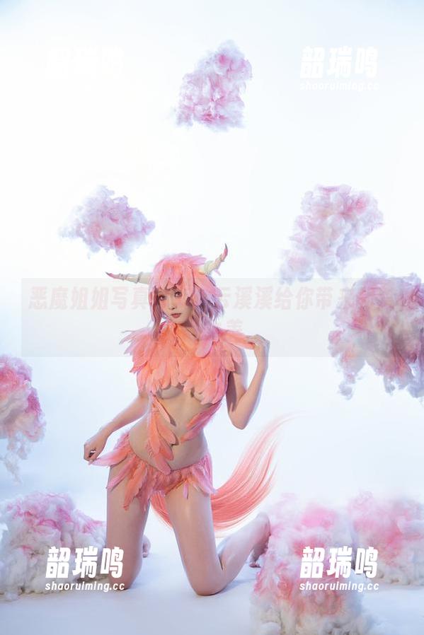 恶魔姐姐写真分享：云溪溪给你带来的禁忌之美