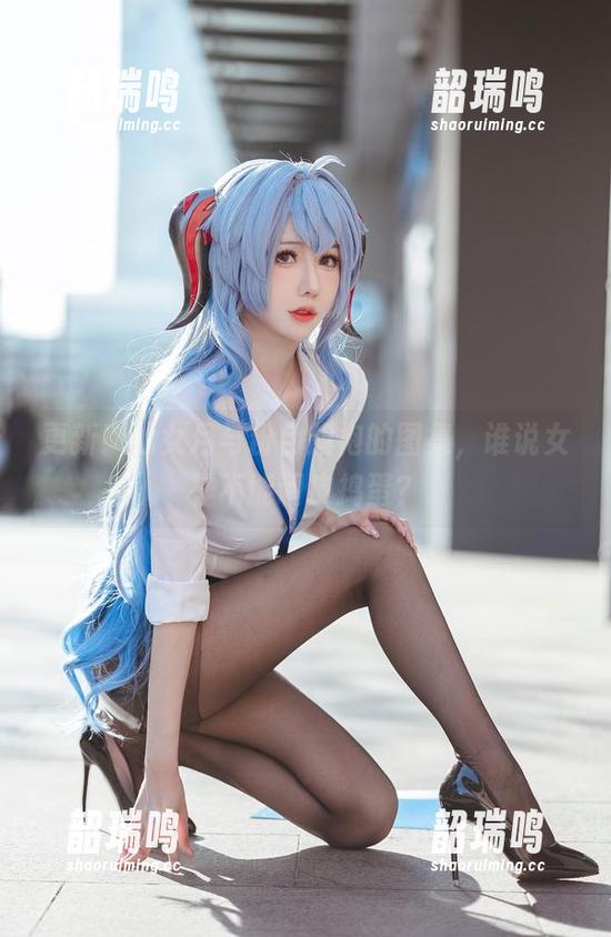更新！仙女月与粉色旗袍的图集，谁说女神不能调皮捣蛋？