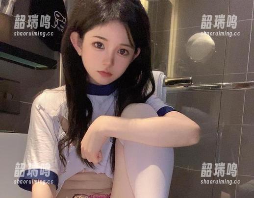 原图见证，倦倦喵校服写真，这条裙子真有潜力，哈哈！