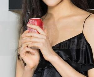 克拉女神 – “舒彤内衣”——下载前请准备好承受欲望的风险