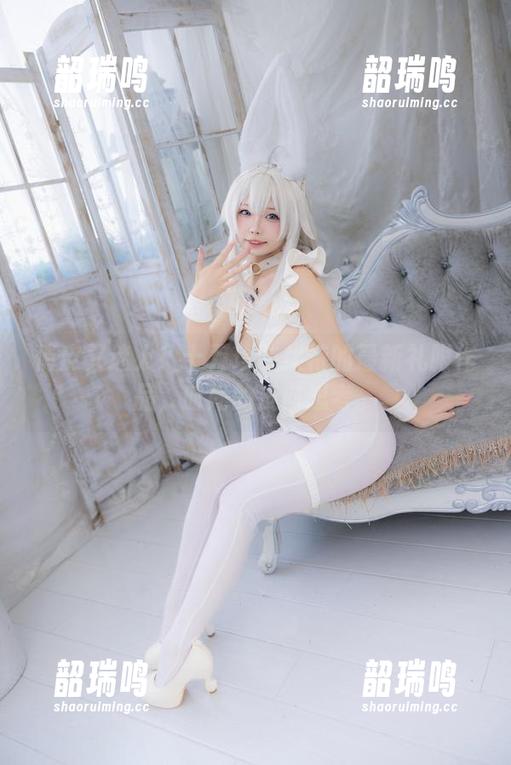 俏皮又迷人!十万珍吱伏特的最新礼服作品,时尚的反向思考。 俏皮又迷人!十万珍吱伏特的最新礼服作品,时尚的反向思考。