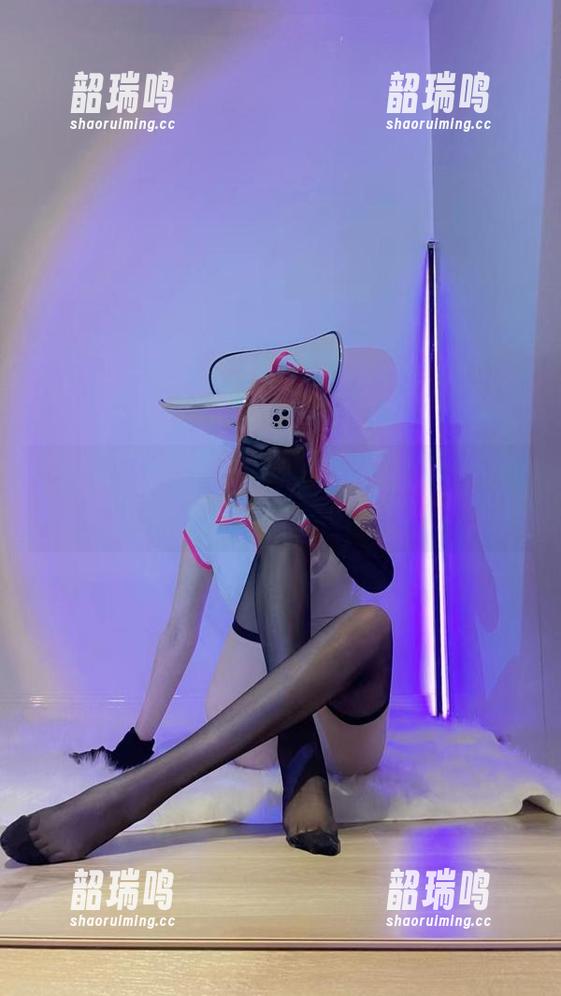 啾小妍Deer的牛仔裤私拍图集，谁懂这种时尚魅力？感觉被电到了！