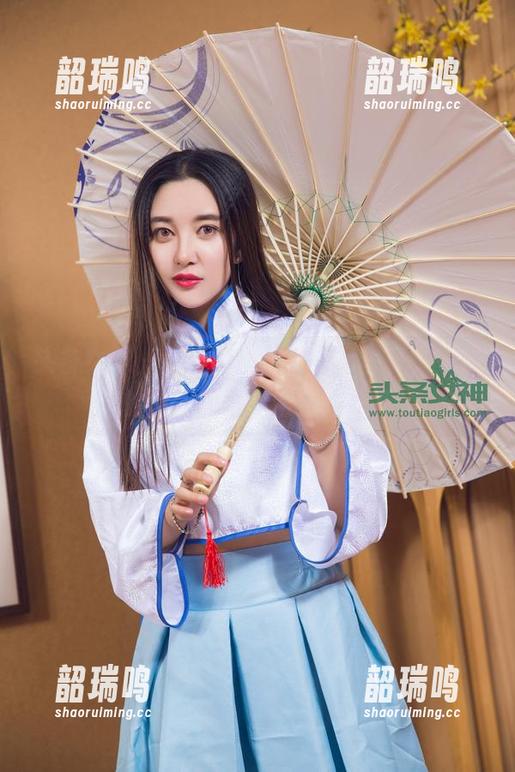 头条女神 - 更新！！尹菲白裙写真，一瞬间的优雅和五光十色的心情！