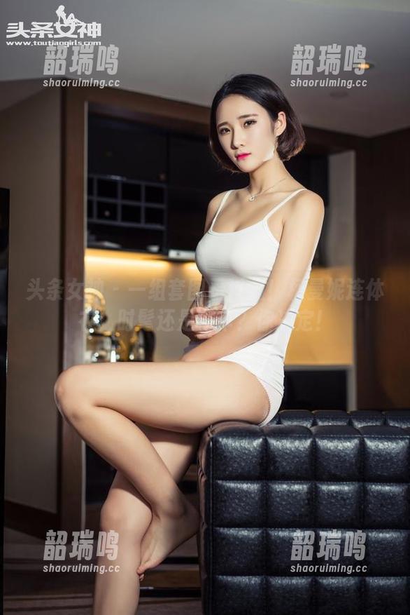 头条女神 - 一组套图看过瘾!杨曼妮连体衣:时髦还是翻车?你决定! 头条女神 - 一组套图看过瘾!杨曼妮连体衣:时髦还是翻车?你决定!