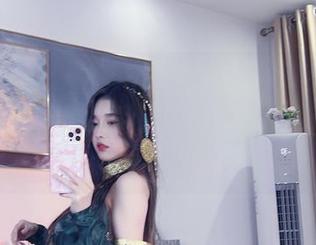 看小小奶瓶儿的浴缸写真，福利满满，但我只想问，她的浴缸是用来泡澡的还是在拍照啊？