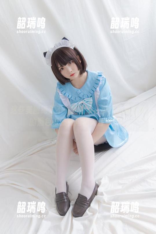 这些美图绝对不可以错过！少女秩序最新的黑色过膝袜短裙天台表演！