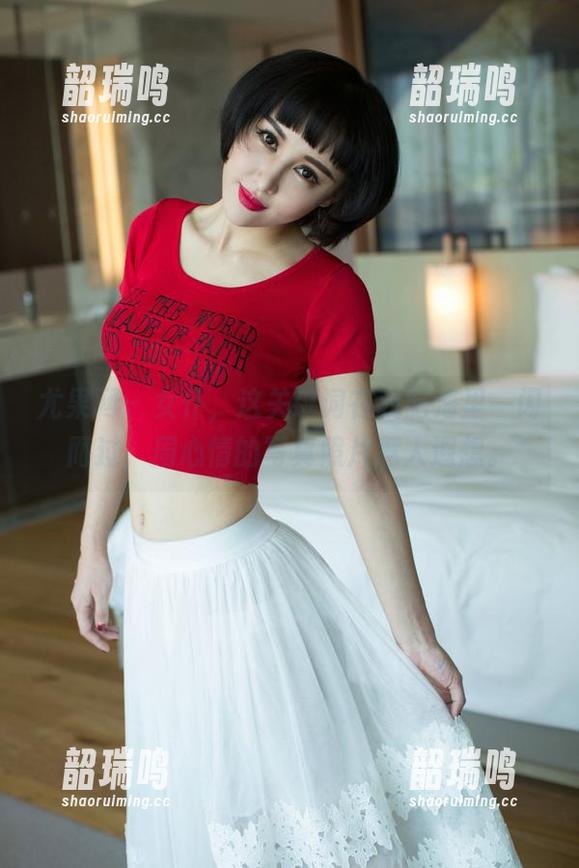 尤果网 - 女仆，这关键词在我脑海里一闪而过，周心情的写真照片惹人遐想。