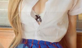 尤果网 – 松果儿海边照片大揭秘：如何在沙滩上优雅地不优雅！