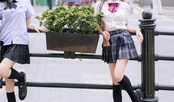 尤蜜荟 – 王雨纯双人作品：看她如何调皮地玩转双重角色！