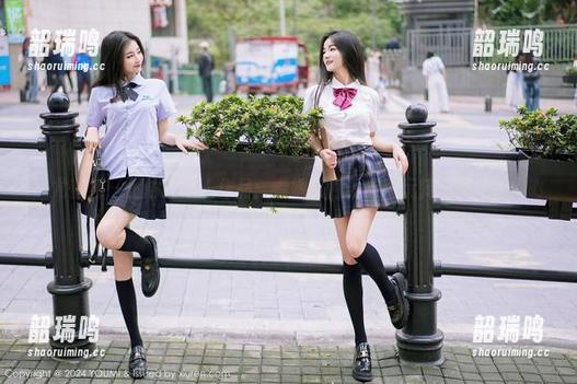 尤蜜荟 - 王雨纯双人作品：看她如何调皮地玩转双重角色！