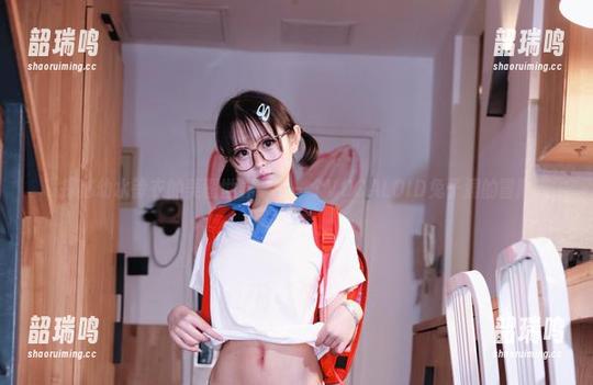 探秘幼水铃衣的美图世界——一个VOCALOID兔子洞的冒险