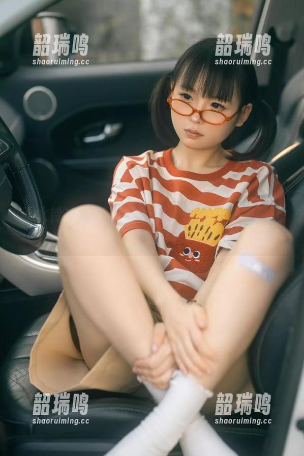 幼水铃衣的可爱写真展:你准备好被融化了吗? 幼水铃衣的可爱写真展:你准备好被融化了吗?