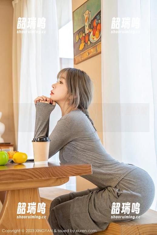 星颜社 - 黄寒娜的天台套图:私下里的柔和与真实 星颜社 - 黄寒娜的天台套图:私下里的柔和与真实