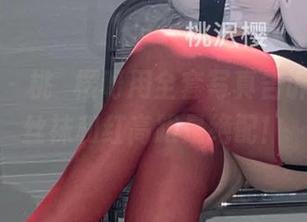 微密圈 – 桃沢樱呀用全套写真告诉你，黑丝袜和红高跟是绝配！