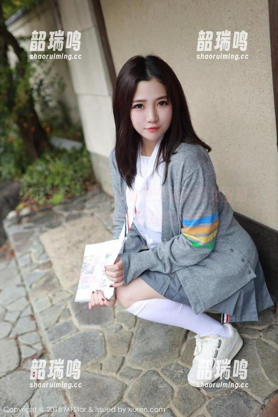 模范学院 - 翻开陈怡曼的最新修女图册，沉浸在神秘与魅力的交织里！