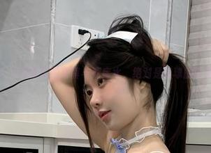 微密圈 – 火龙果羊的写真与死库水，绝对是眼球的狂欢之旅！