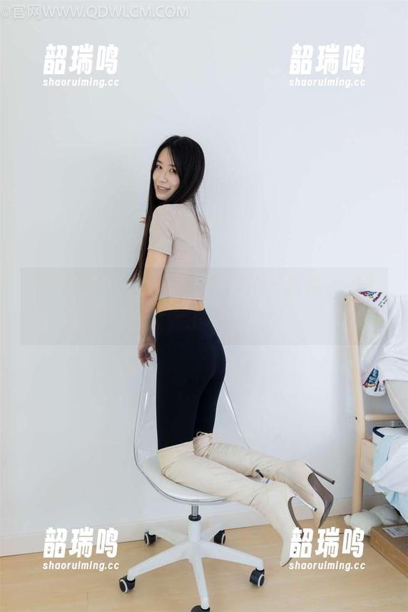 物恋传媒 - 灰丝与嘉木的绝妙邂逅,原图里撒满了小心思! 物恋传媒 - 灰丝与嘉木的绝妙邂逅,原图里撒满了小心思!