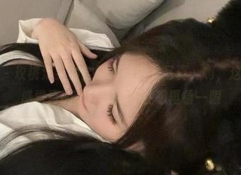 微密圈 – 玫桃泡芙的定制蕾丝内衣写真，啊，这种甜蜜感觉真的是让人忍不住想再看一眼