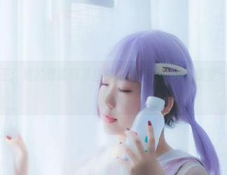 甜糖大魔王：她的眼镜和那些富有灵气的写真，随便一瞥都让人醉。