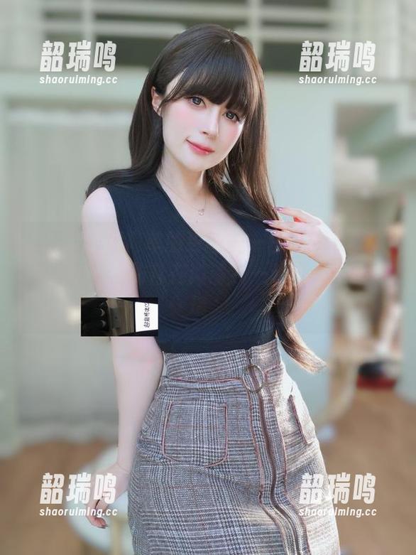 这不是一场简单的更新——白银81的双马尾写真集,仿佛在邀请我一起进入她的梦境。 这不是一场简单的更新——白银81的双马尾写真集,仿佛在邀请我一起进入她的梦境。