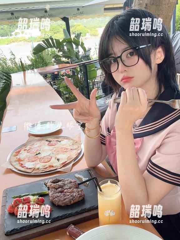 圣诞老人?更像是眼酱大魔王w的无圣光套图,你的期待与现实差距太大了! 圣诞老人?更像是眼酱大魔王w的无圣光套图,你的期待与现实差距太大了!