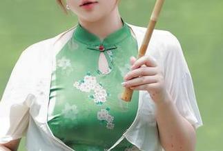 秀人网 – “M梦baby”与她的棉袜——私房美图，腼腆的不只是袜子。