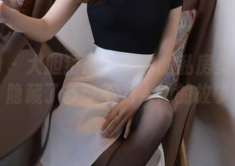 秀人网 – 大胆猜测：允尔的私房美足图包，隐藏了多少不为人知的故事？