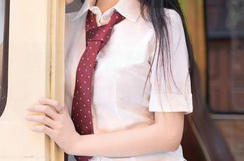 秀人网 – 唐翩翩的福利秘书写真，简直是视觉的绝对享受