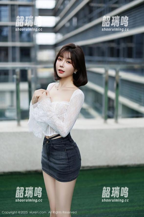 秀人网 - 想知道什么是‘性感魅惑’？来看看心妍小公主的破洞写真，顺便下载一波！
